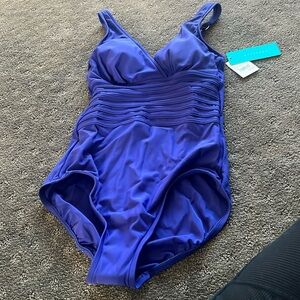 plunge neckline and removable cups and adjustable straps